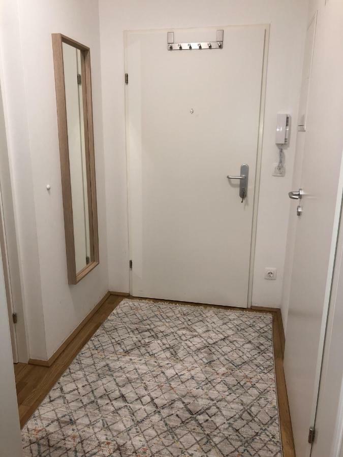 High 5 Apartment *