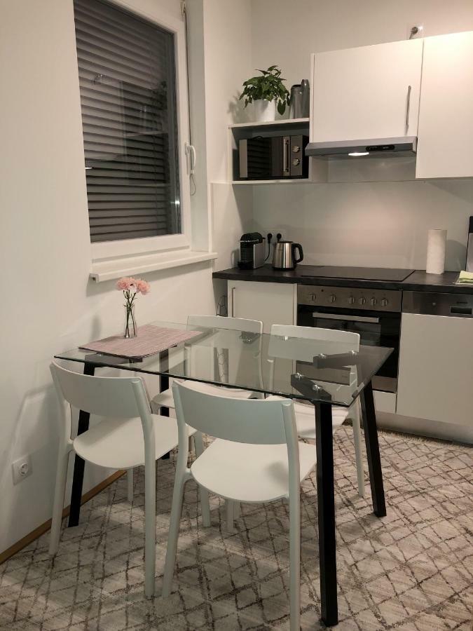 Apartment High 5 *